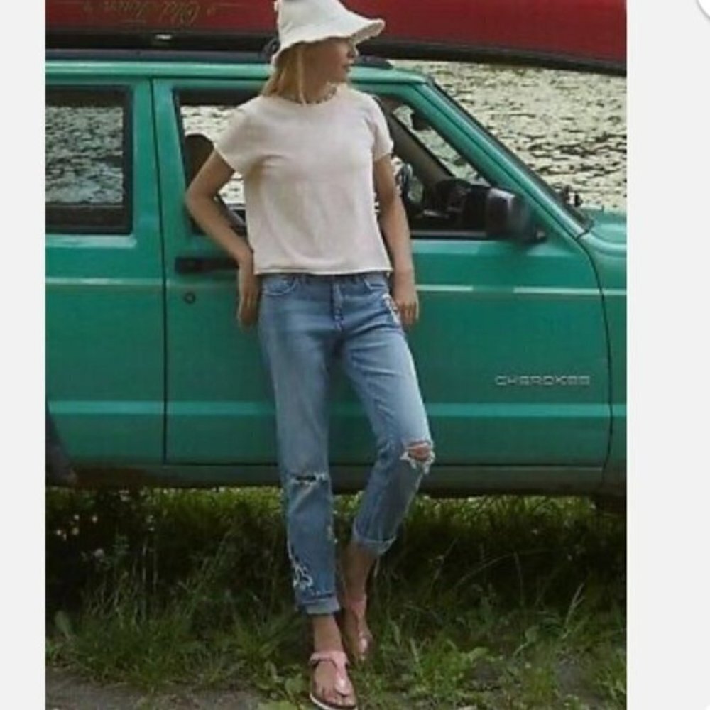Anthropologie Pilcro Floral Embroidered Distressed Slim Boyfriend 27 Denim Jeans
